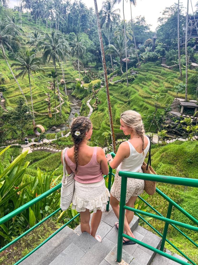 Travelling Sisters - YouTube
